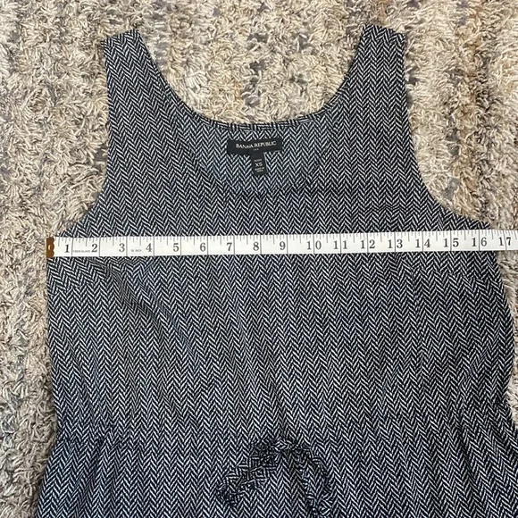 Banana republic factory size petite XS sleeveless herringbone print blouse - Picture 6 of 7